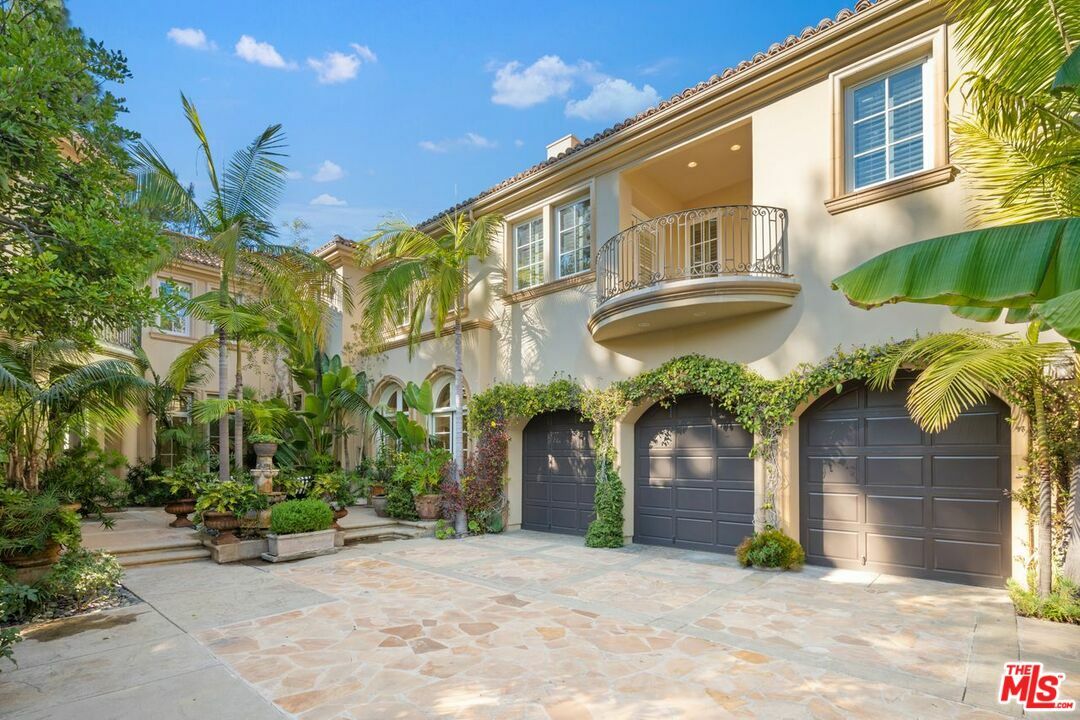 Property Photo: 10295 Century Woods Dr CA 90067