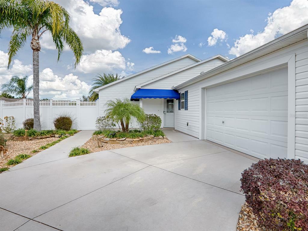 Property Photo:  850 Eldra Loop  FL 32162 