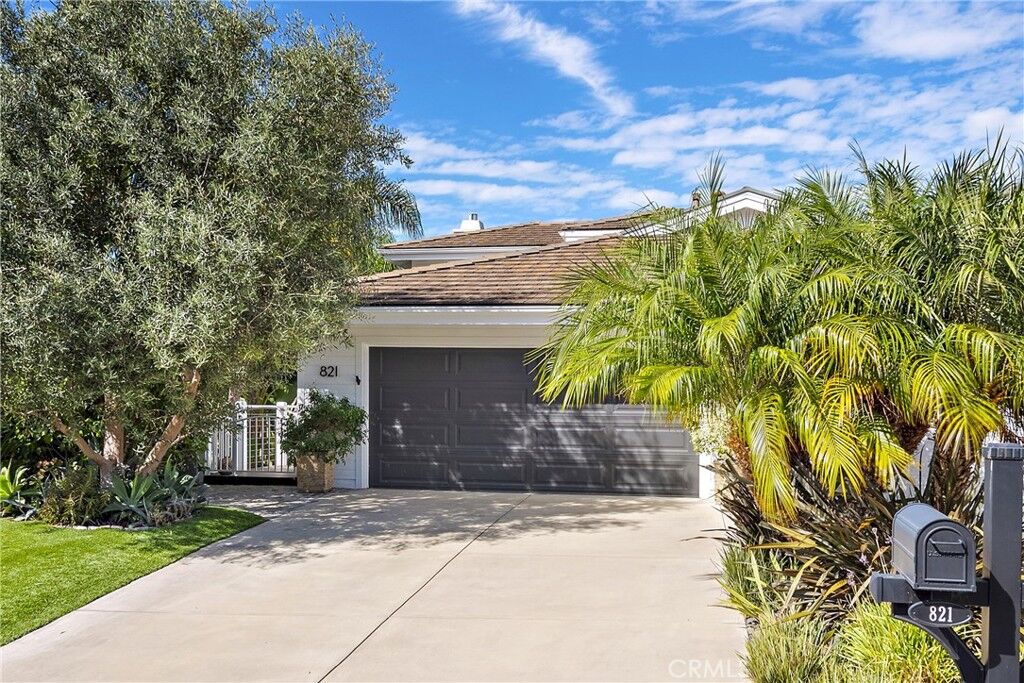 Property Photo:  821 Hibiscus Court  CA 92625 
