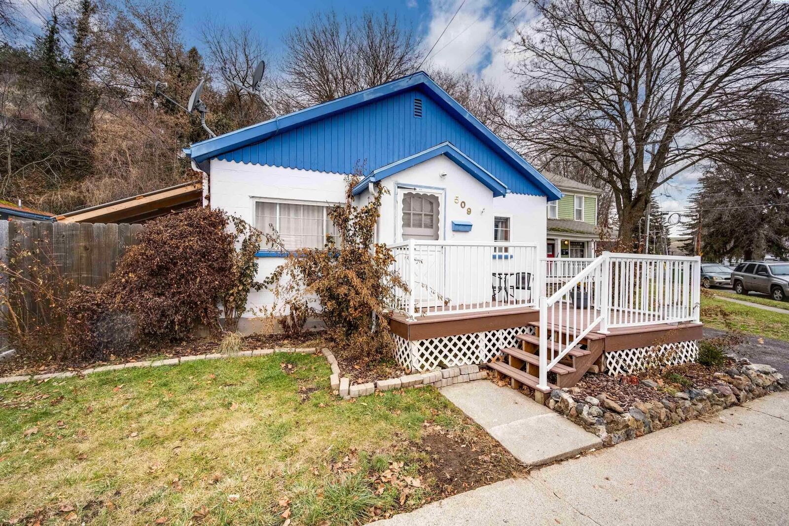 Property Photo: 509 N West St WA 99111