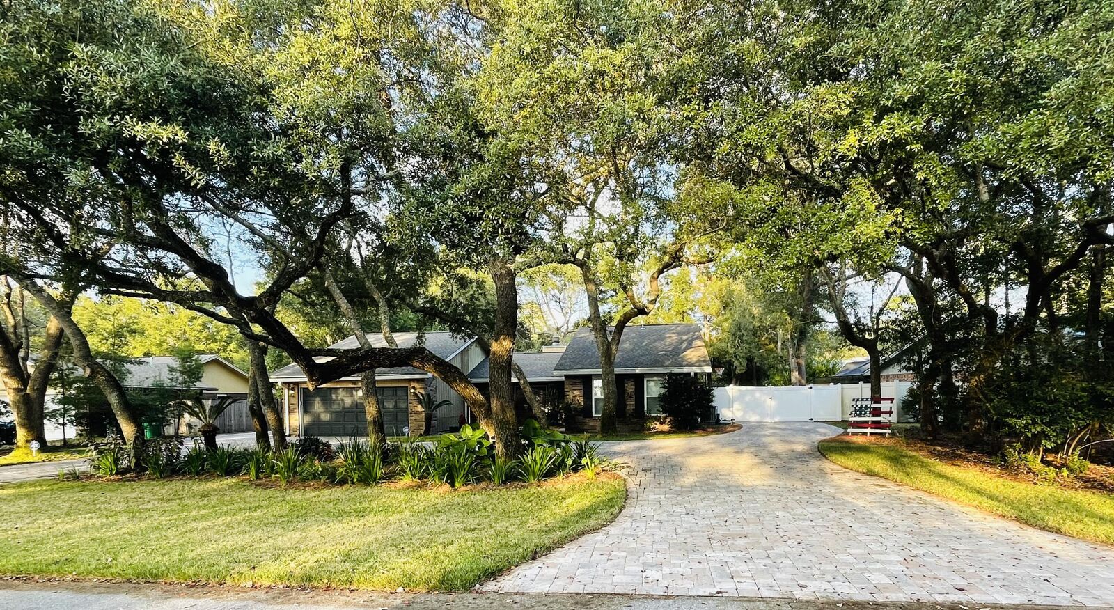 Property Photo:  318 Jamaica Way  FL 32578 