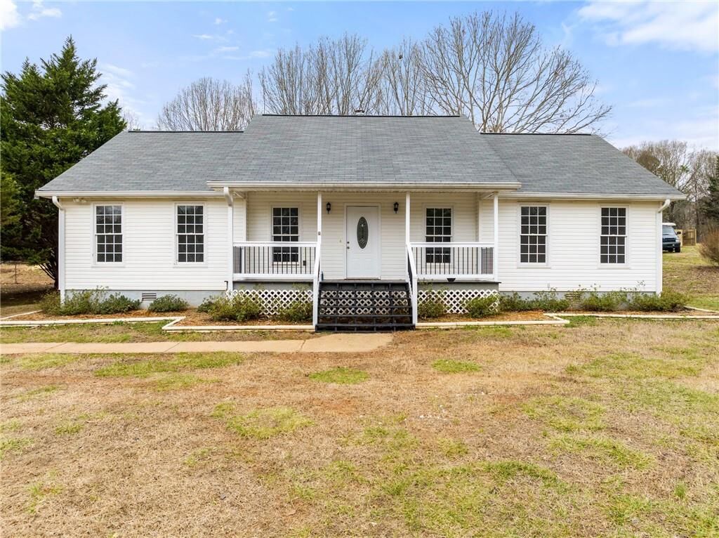 Property Photo:  204 Freeman Drive  GA 30558 