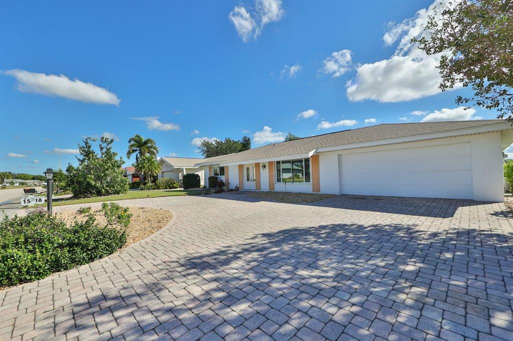 Property Photo:  1516 New Bedford Drive  FL 33573 