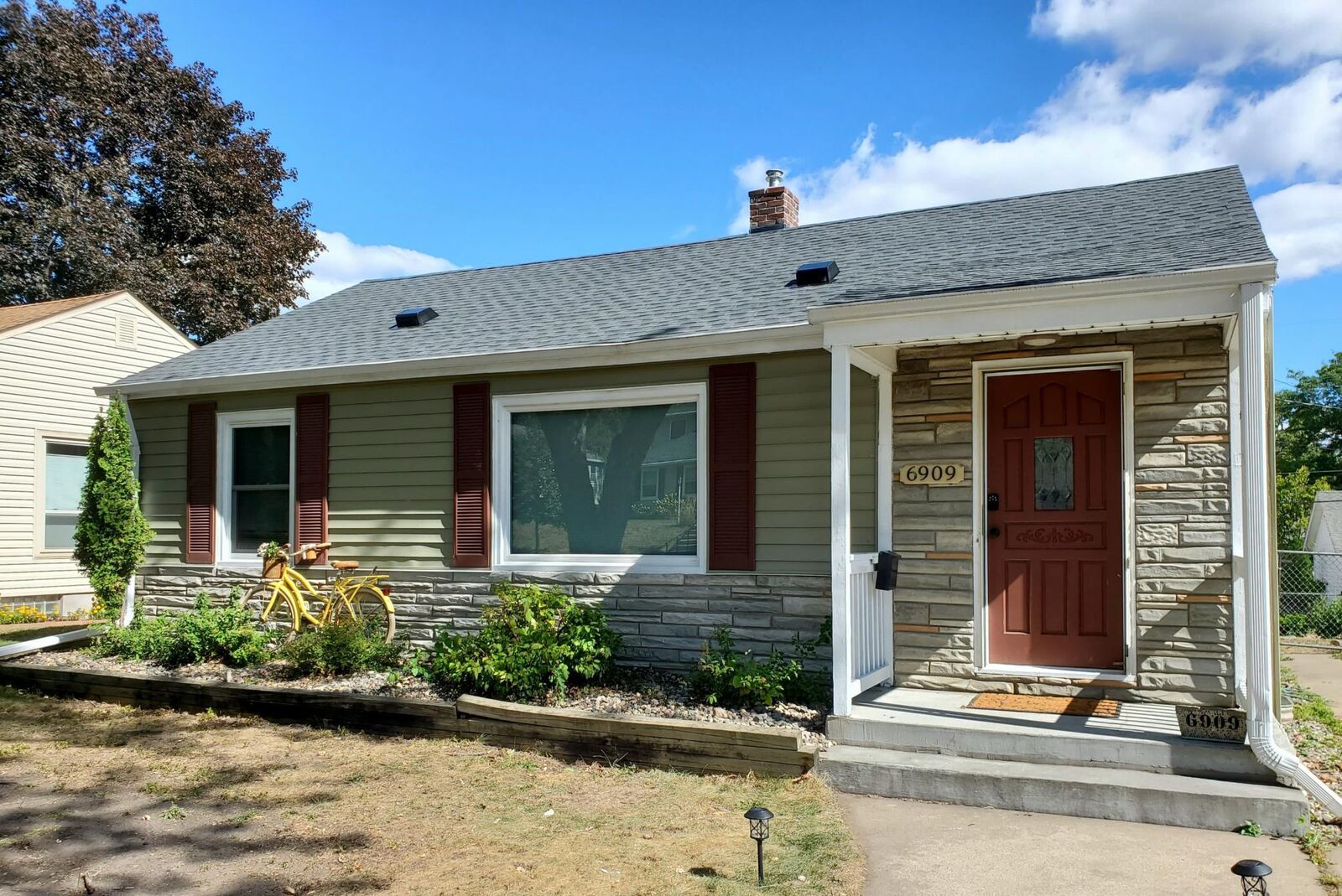 Property Photo: 6909 Upton Avenue S MN 55423
