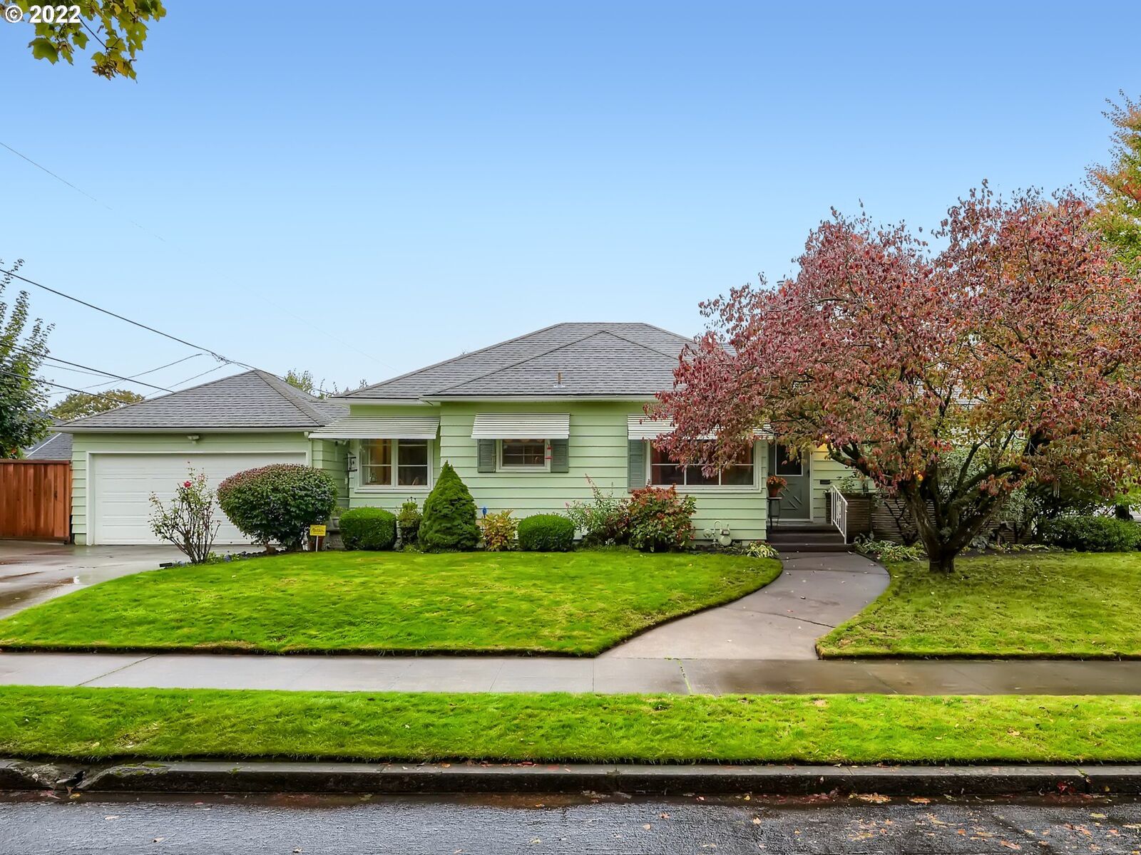 Property Photo: 7033 N Wellesley Ave OR 97203