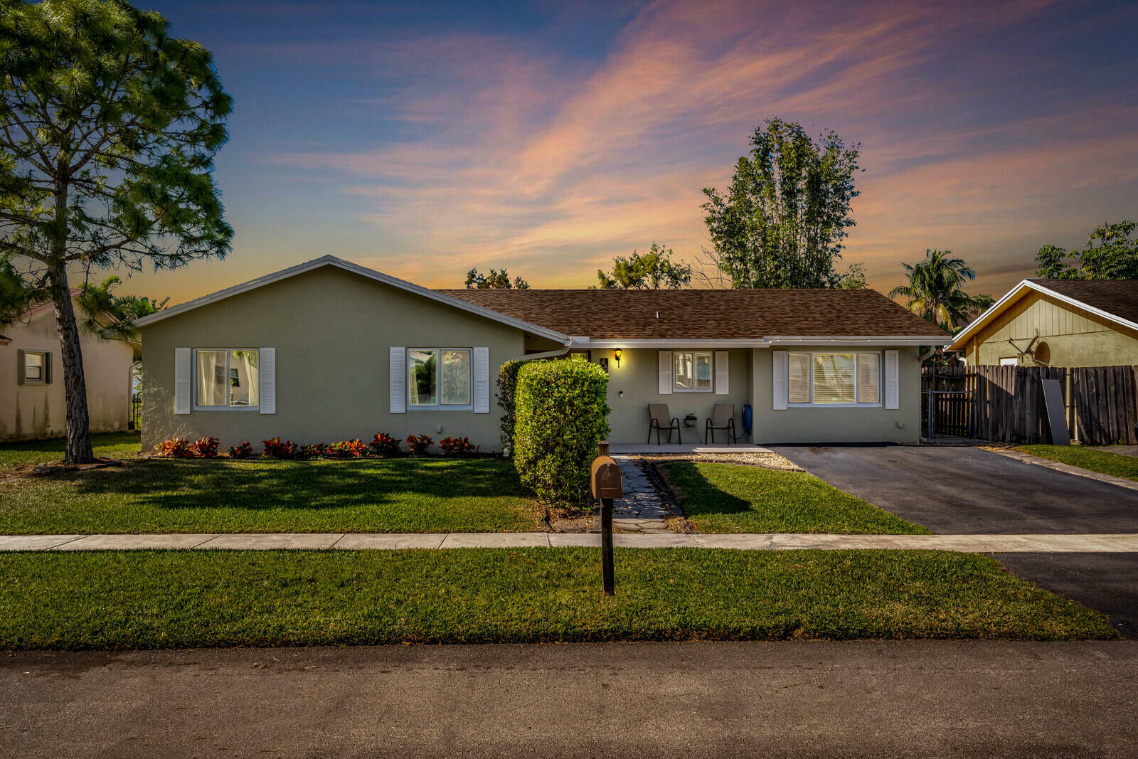 Property Photo: 4541 NW 84 Avenue FL 33351