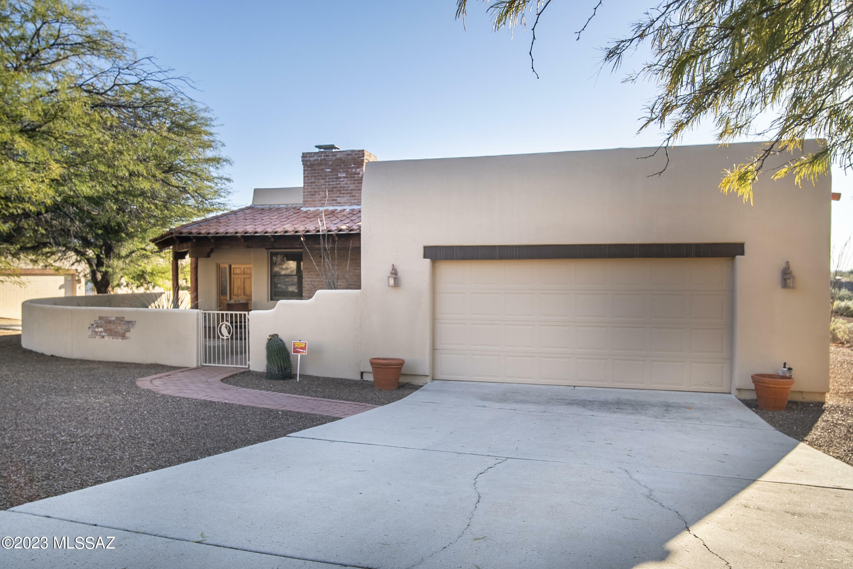 Property Photo:  812 E Armor Springs Place  AZ 85614 