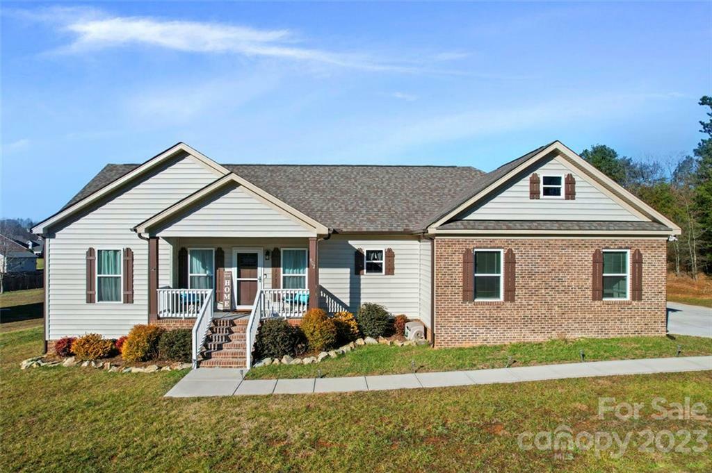 Property Photo: 902 Hathcock Glen Drive NC 28129