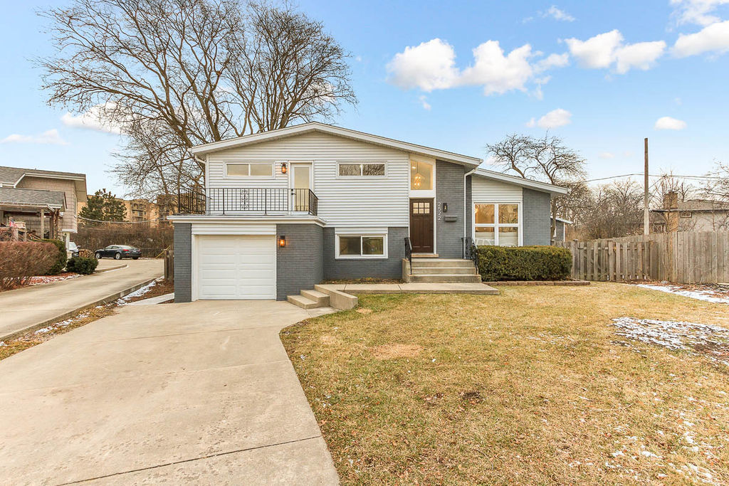 Property Photo: 2522 Gayle Court IL 60025