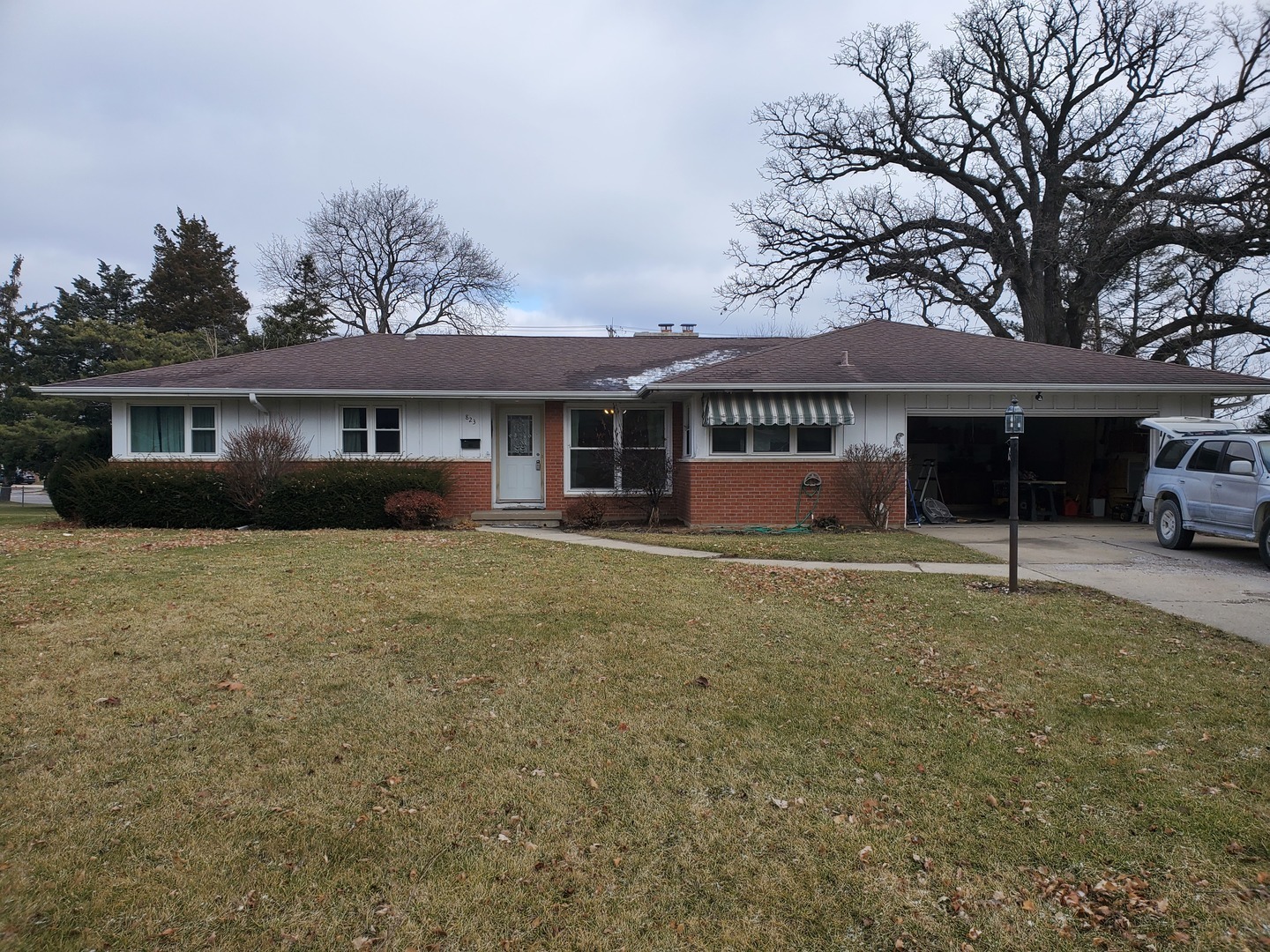 Property Photo:  823 Scott Drive  IL 60123 