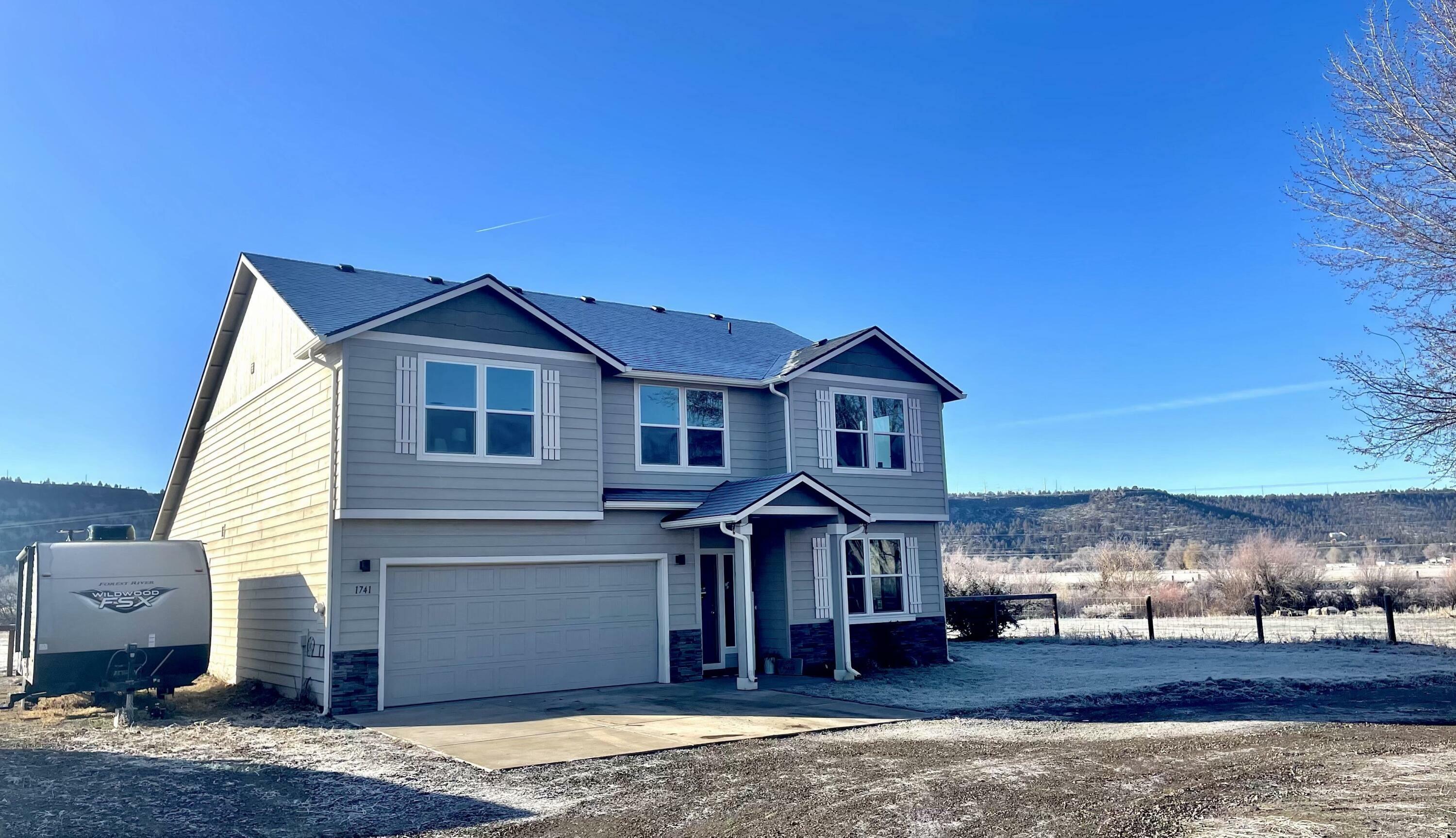 Property Photo:  1741 NW Village Court  OR 97754 