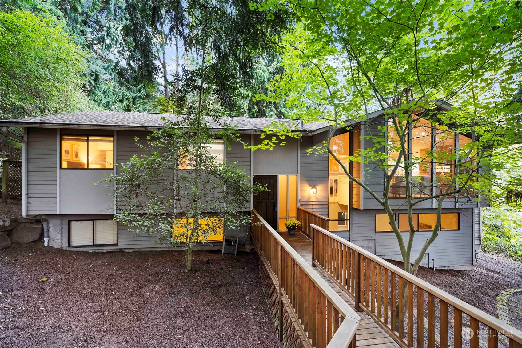 Property Photo:  700 W Sunset Way  WA 98027 