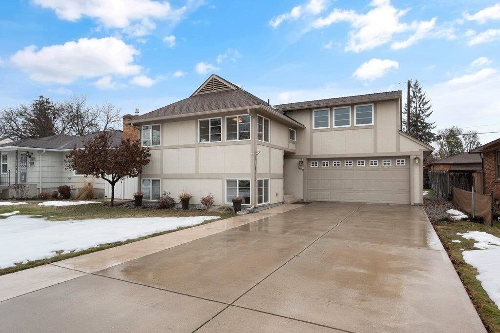 Property Photo: 2608 W Grace Ave WA 99205