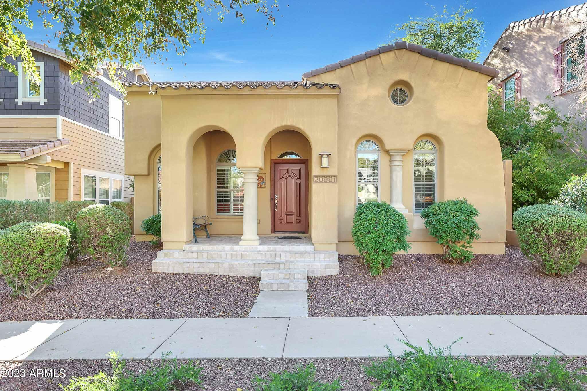 Property Photo:  20991 W Court Street  AZ 85396 