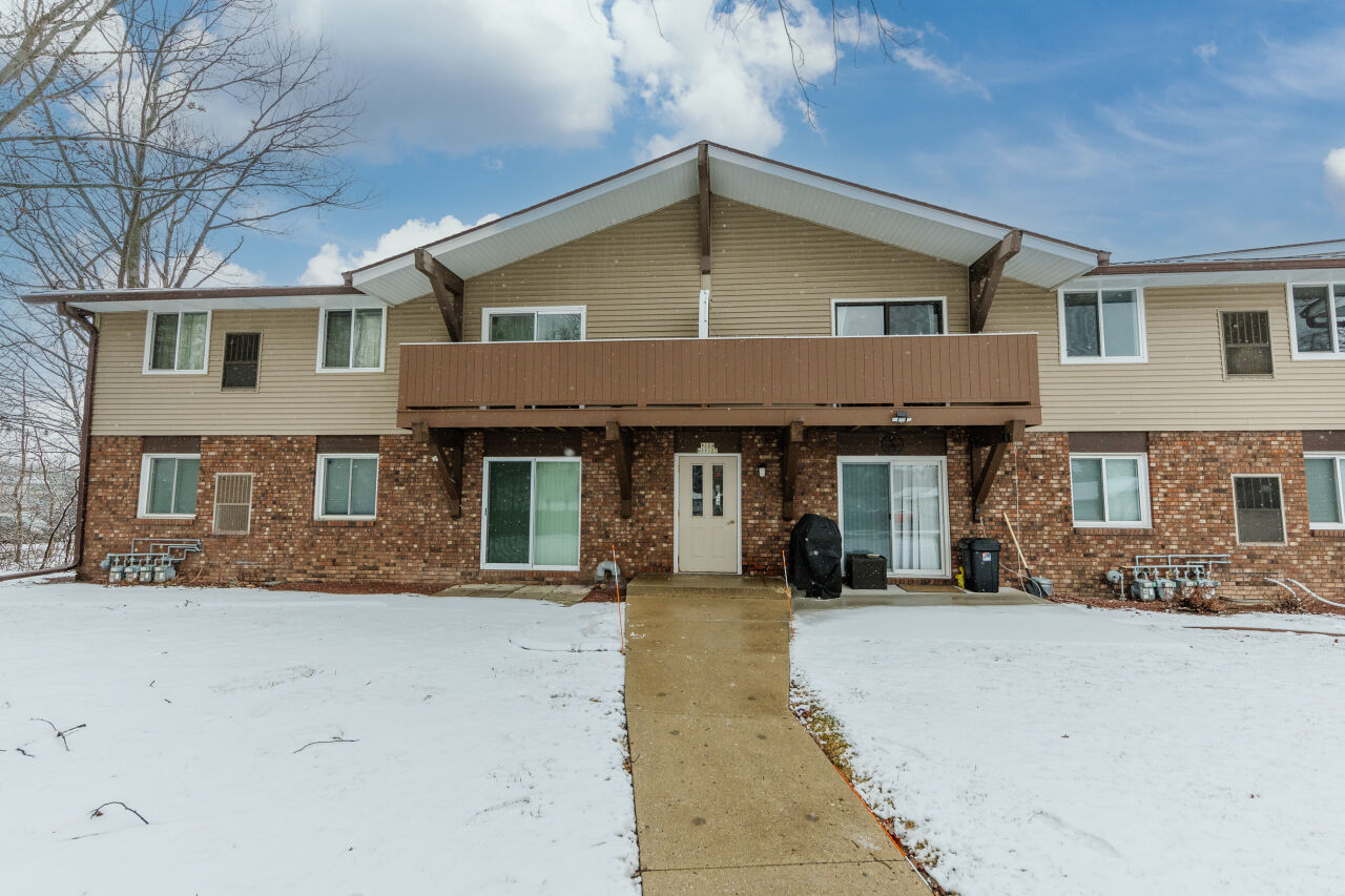 Property Photo:  W158n11177 Legend Ave  WI 53022 