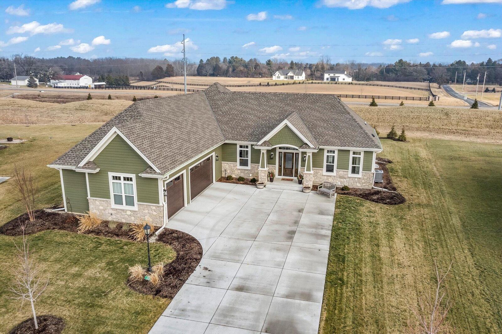 Property Photo: 3238 Castle Rock Dr WI 53066