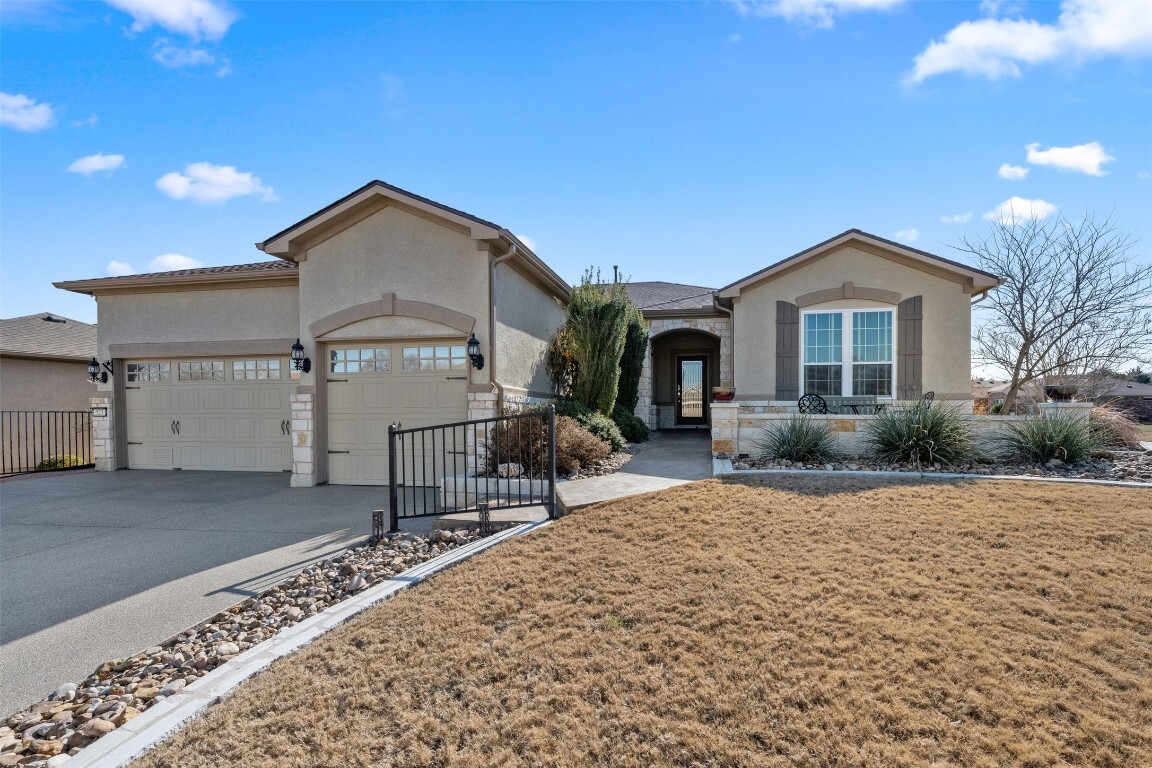Property Photo:  523 Davis Mountain Circle  TX 78633 