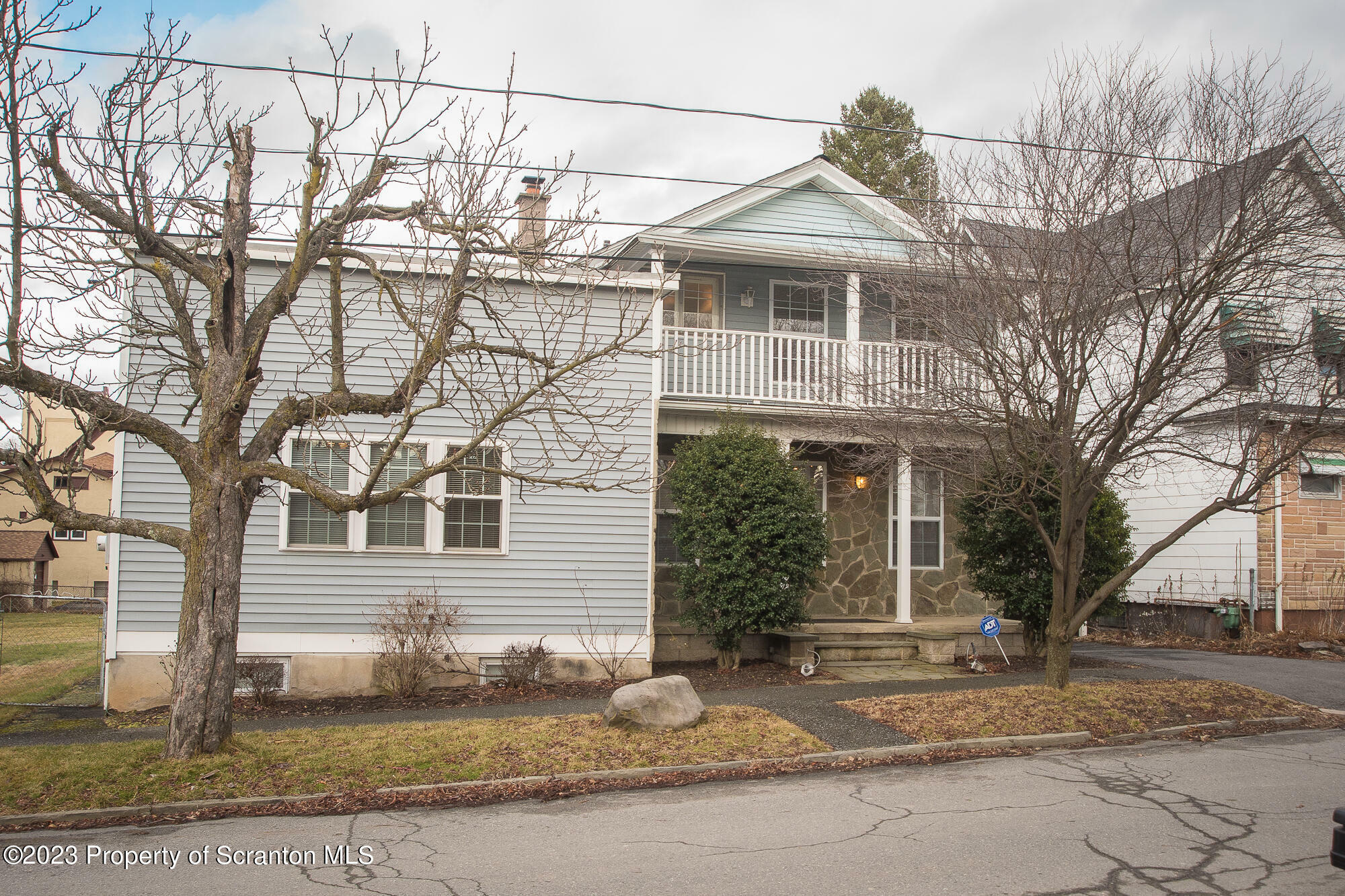 Property Photo:  415 Electric Street  PA 18509 