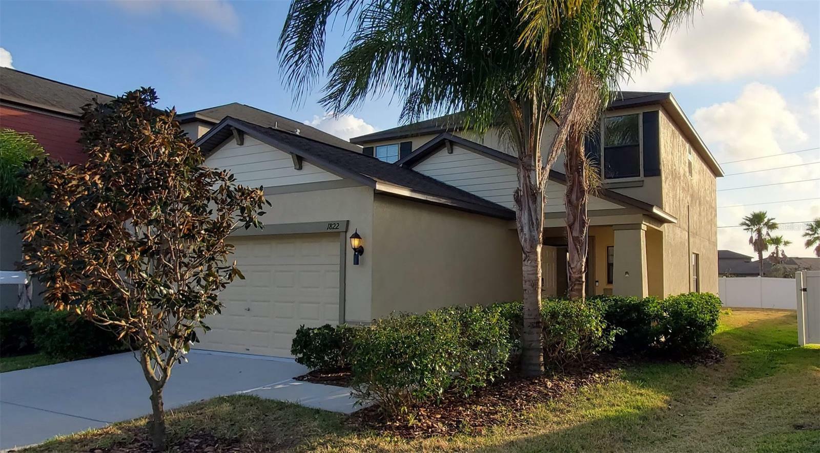 Property Photo:  1822 Hawks View Drive  FL 33570 