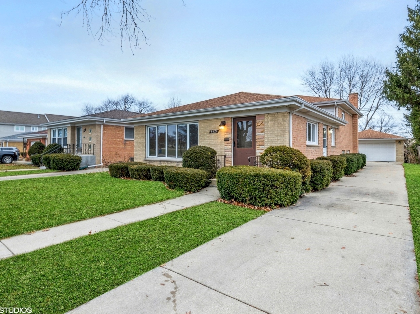 Property Photo: 8421 N Ottawa Avenue IL 60714