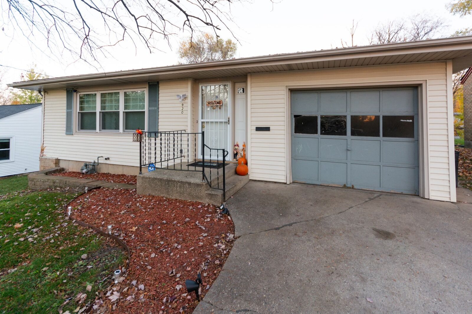 Property Photo: 920 Glendale Avenue IL 61108
