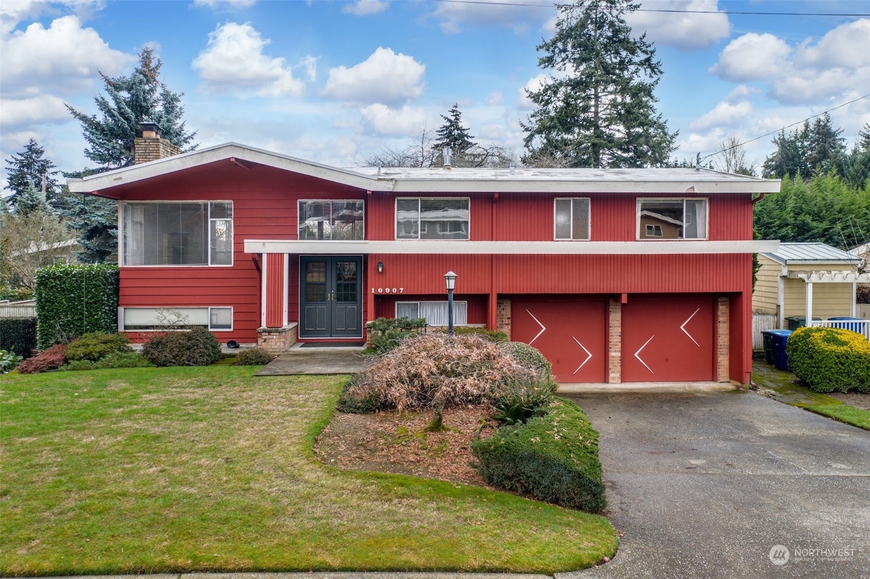 Property Photo:  10907 SE 3rd Street  WA 98004 