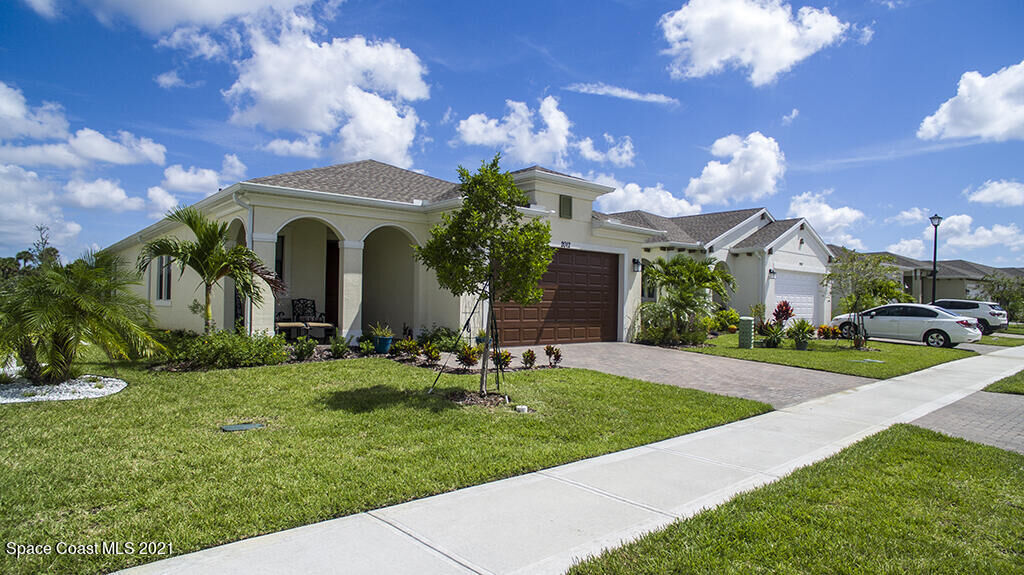 Property Photo: 2012 Great Belt Circle FL 32940