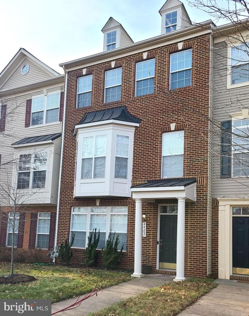 Property Photo: 44257 Huron Terrace VA 20147