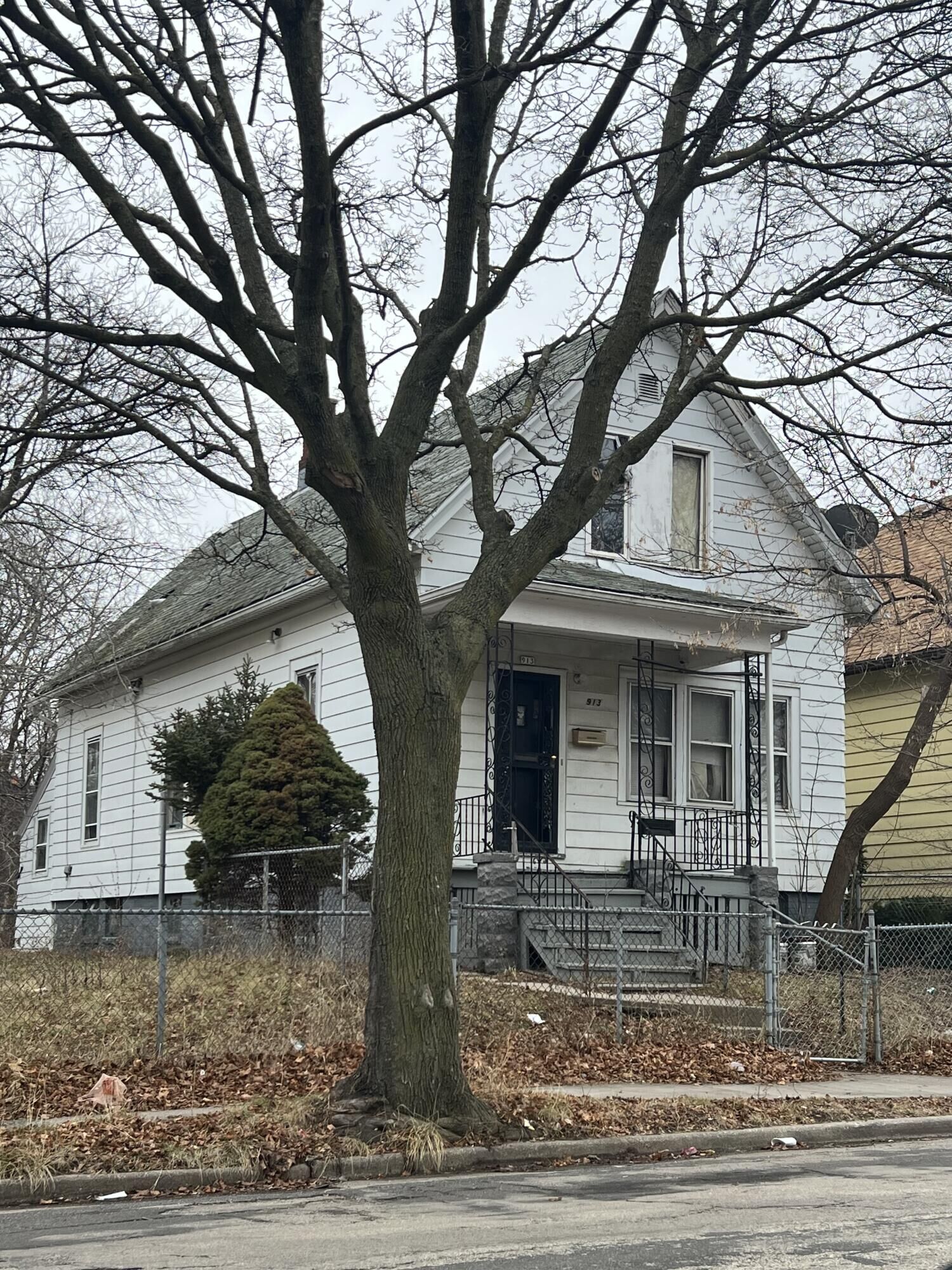 Property Photo: 913 W Hadley St WI 53206
