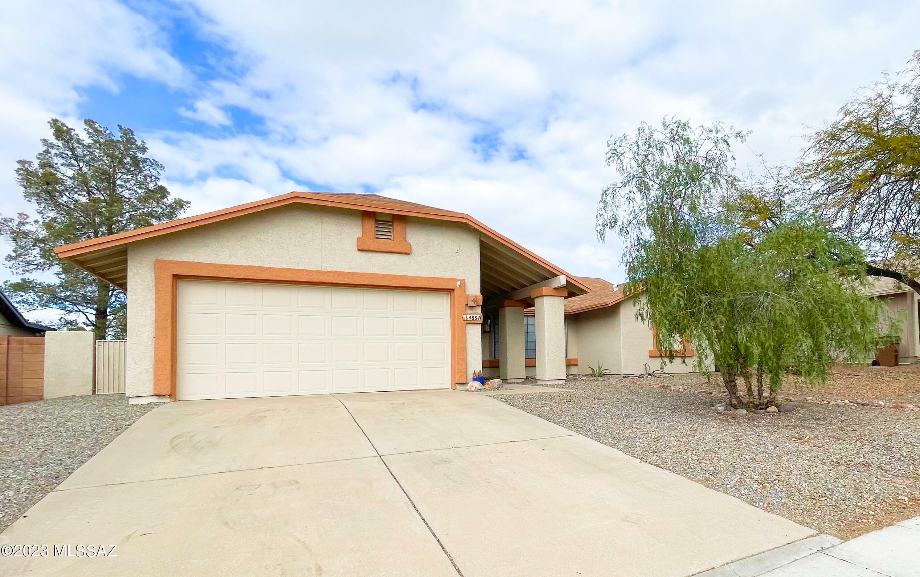 Property Photo:  4884 W Hardy Road  AZ 85742 