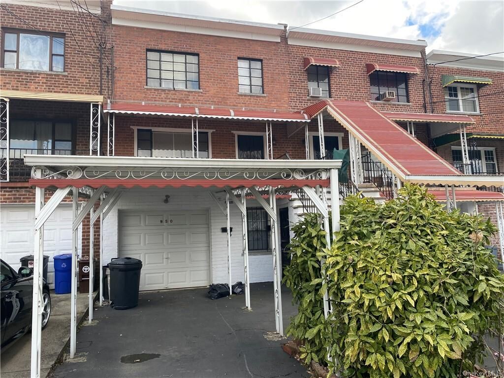 Property Photo:  950 E 220th Street  NY 10469 