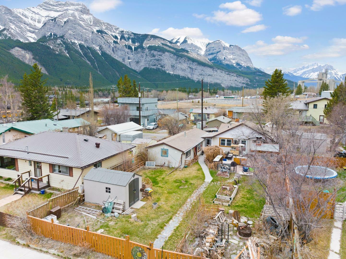 Property Photo: 9 Fortress Mountain Way AB T0L 2C0