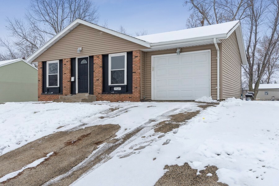 Property Photo:  5527 1st Avenue SW  IA 52404 