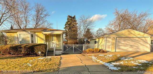 692 W Coy Avenue  Hazel Park MI 48030 photo