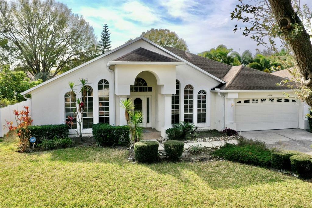 Property Photo:  9213 Estate Cove Circle  FL 33578 