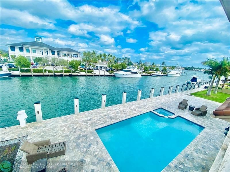 Property Photo: 1637 SE 12th Ct FL 33316