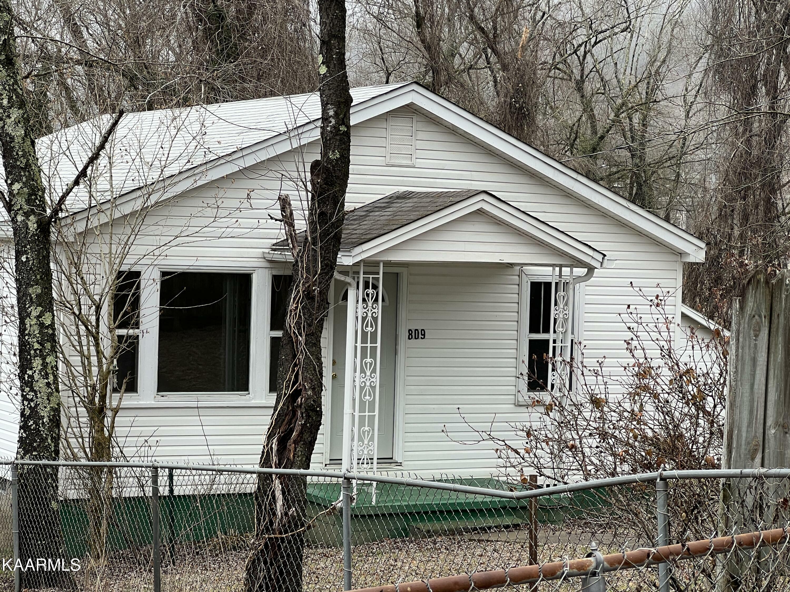 Property Photo:  809 Winslow Rd  TN 37748 