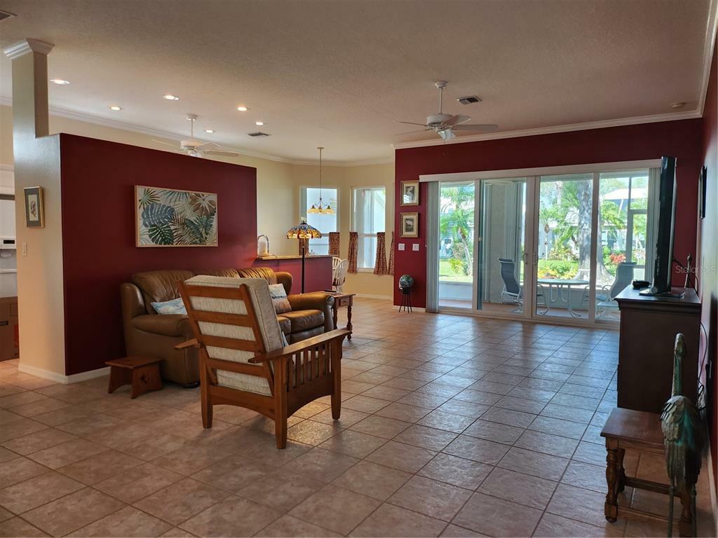 Property Photo:  1180 Southlake Court  FL 34285 