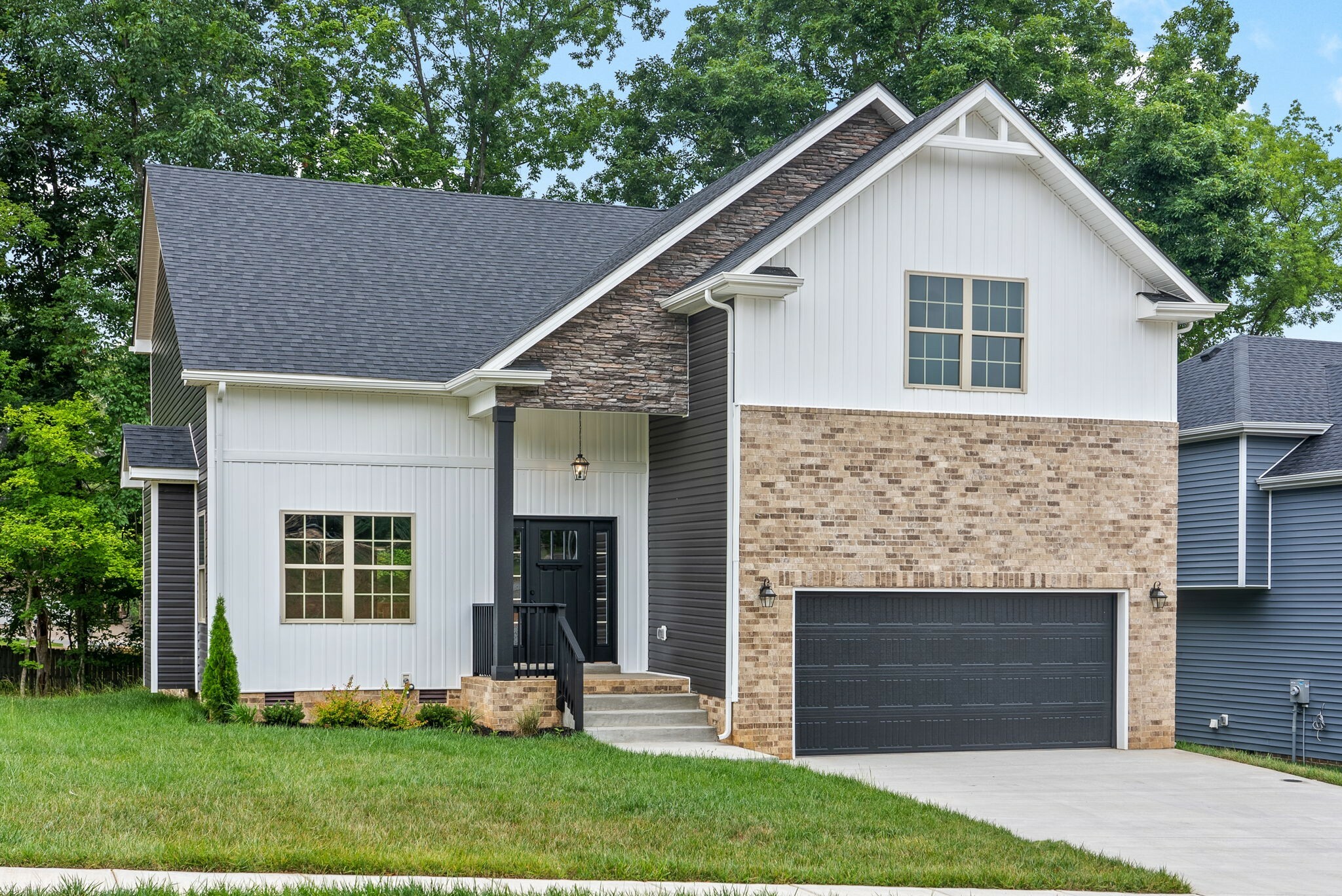 Property Photo: 220 Wade Hampton Ln TN 37040