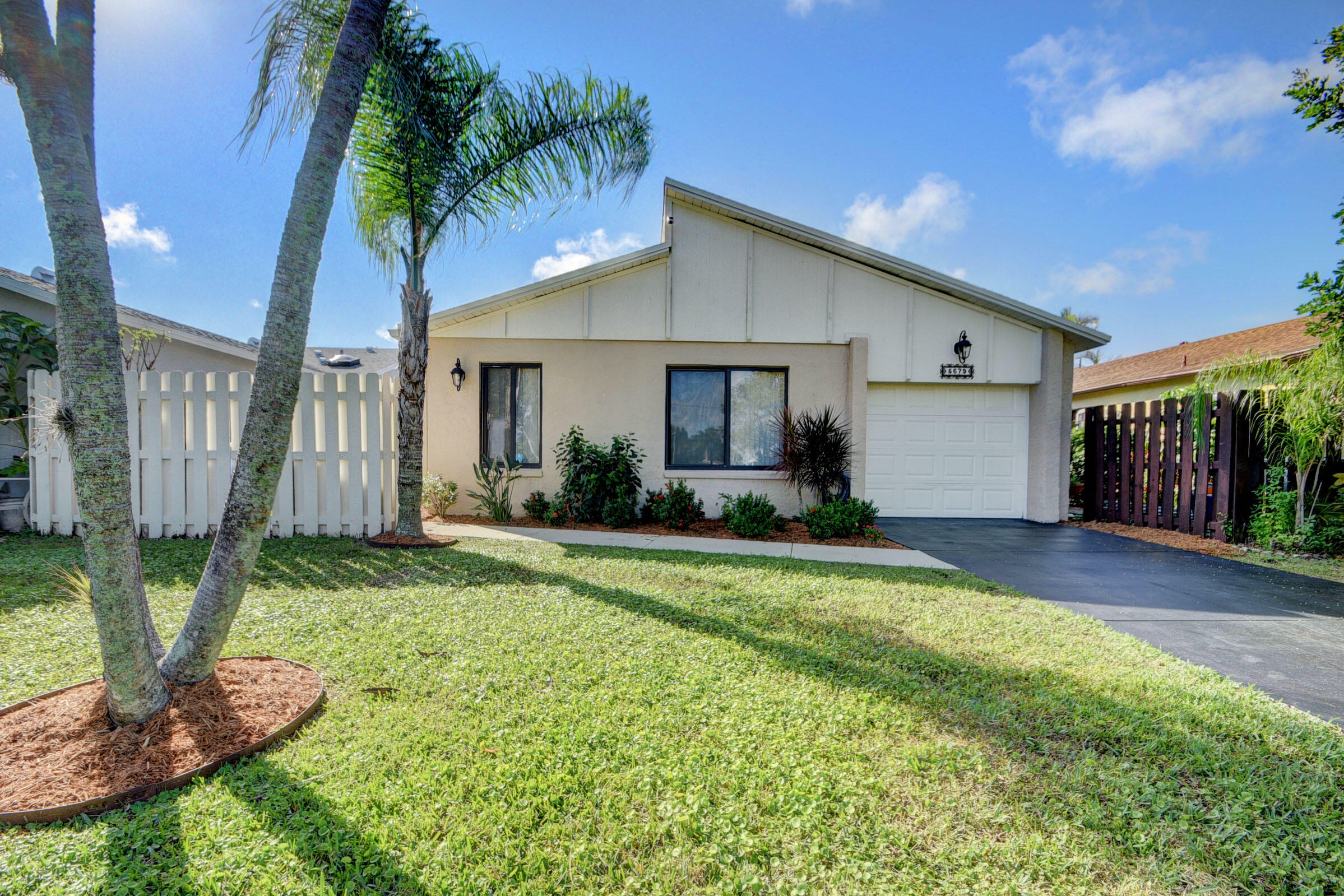 Property Photo:  5679 Mirror Lakes Boulevard  FL 33472 