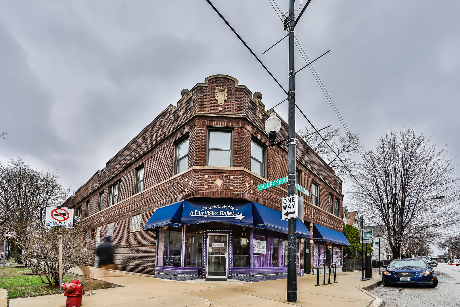 Property Photo: 1406 W Melrose Street 1 IL 60657