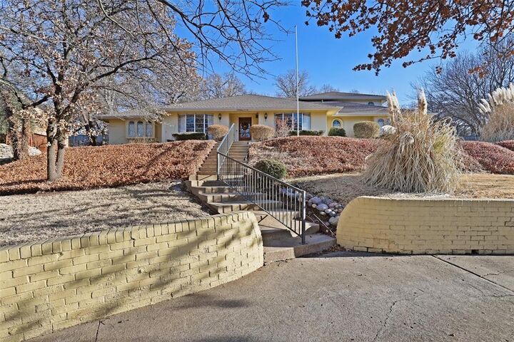 2405 Drawbridge Drive  Arlington TX 76012 photo