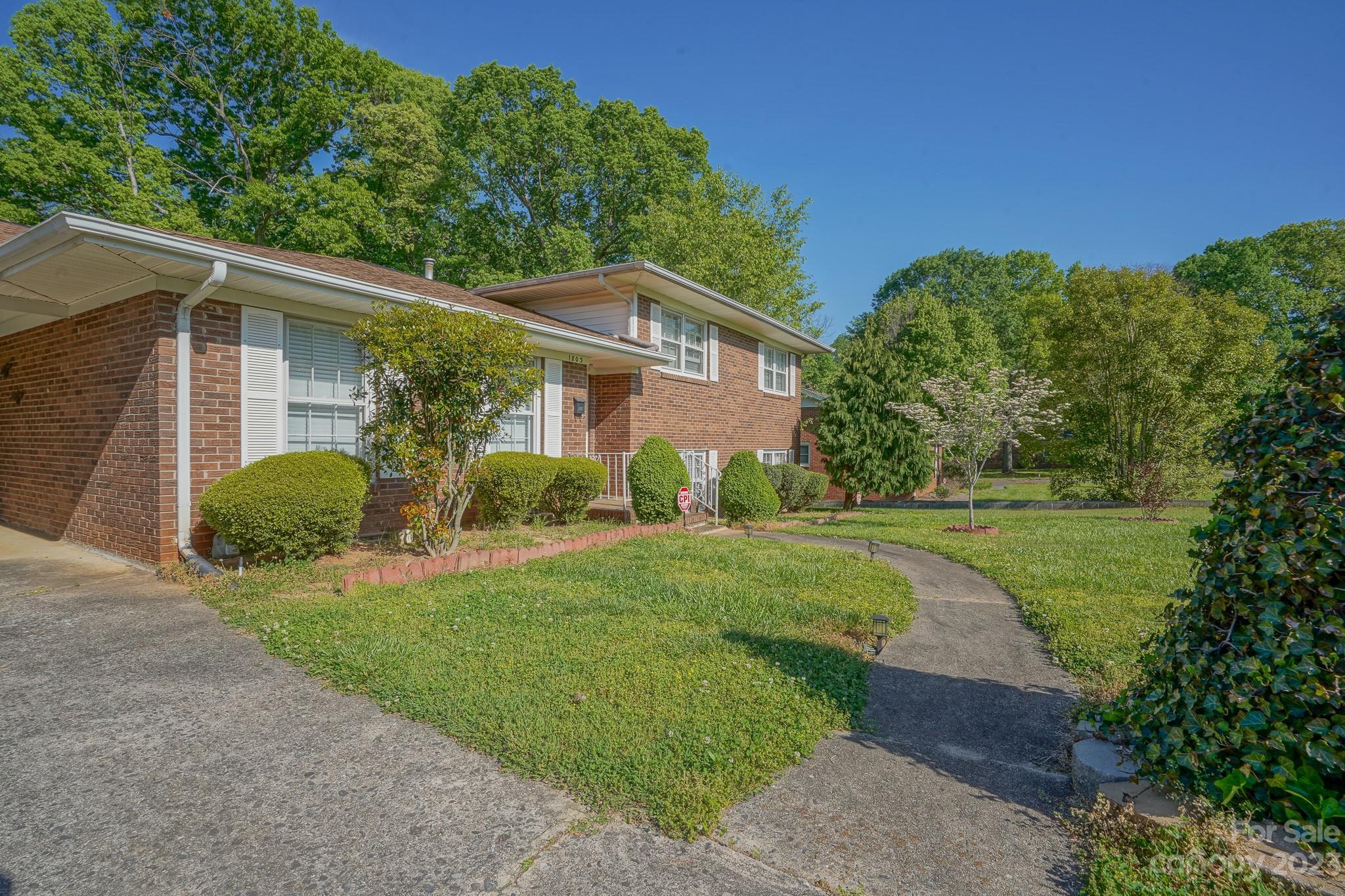 Property Photo: 1803 Kingston Drive NC 28052
