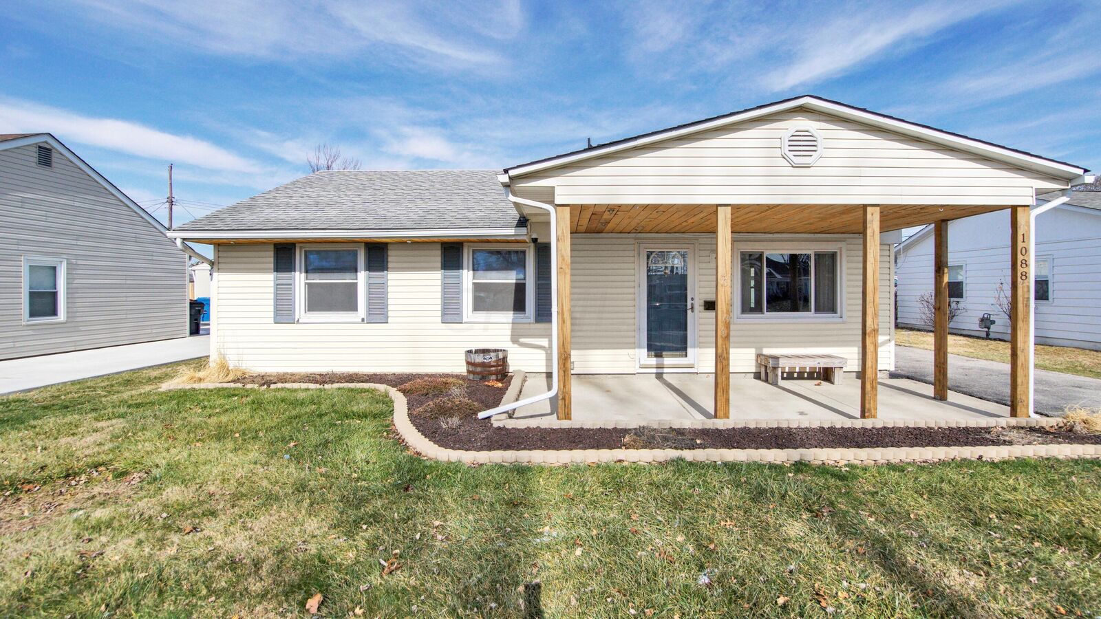 Property Photo:  1088 Moncrief Avenue  OH 43207