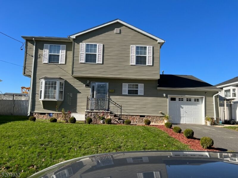 Property Photo:  1472 Leslie St  NJ 07205 