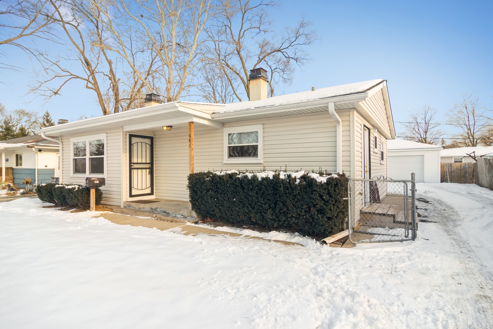 Property Photo:  461 Bernice Court  IL 60090 