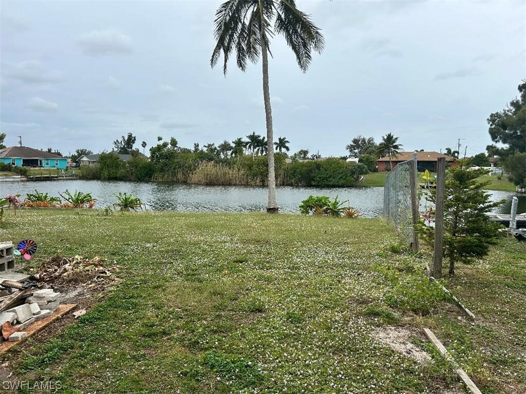 Property Photo:  225 NE 10th Place  FL 33909 