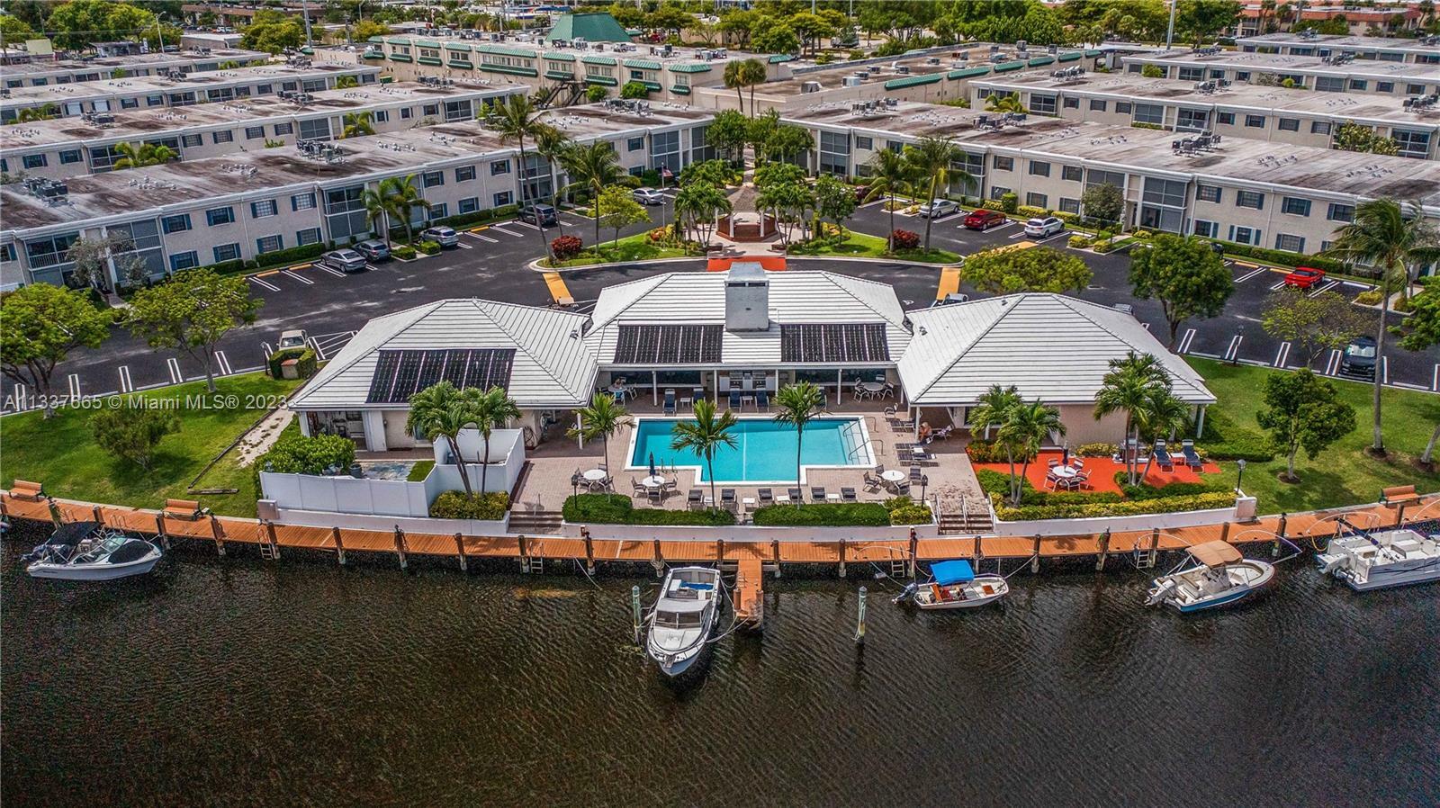 Property Photo: 130 E Cypress Club Dr 316 FL 33060