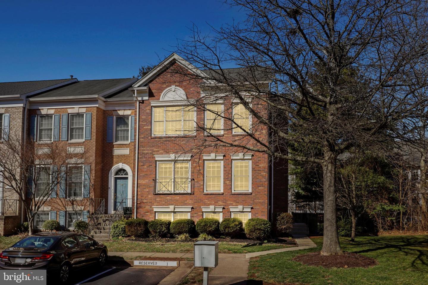 Property Photo: 5156 Woodfield Drive VA 20120