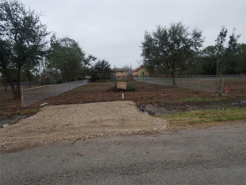 Property Photo: 631 13th Street TX 77539